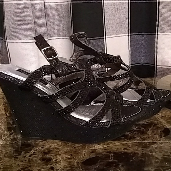 Sandals - Picture 1 of 6